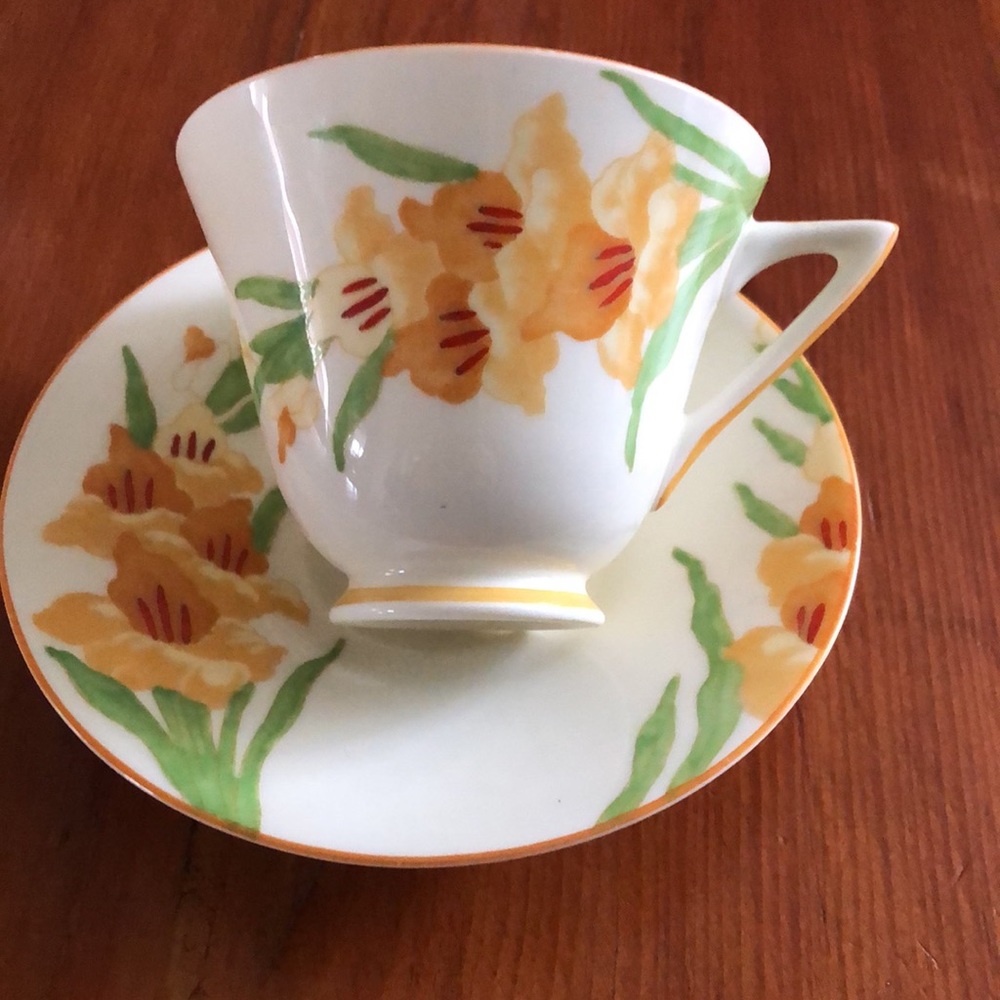 Vintage Royal Doulton Daffodils Art Deco Teacup & Saucer